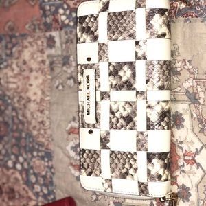 Michael kors wallet